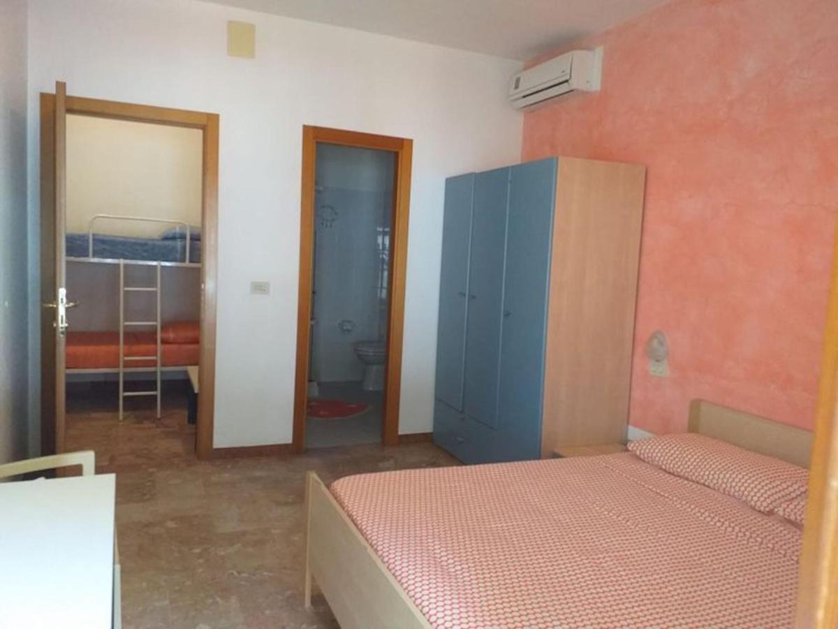 Room In Bb - Spacious Double Room Beside The Sea Pineto Exterior foto