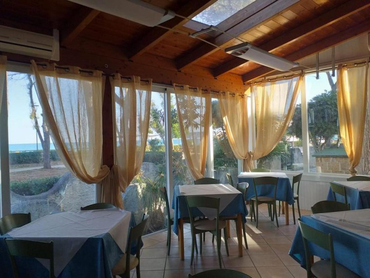 Room In Bb - Spacious Double Room Beside The Sea Pineto Exterior foto